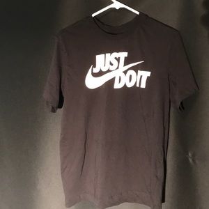 Men’s medium Nike shirt